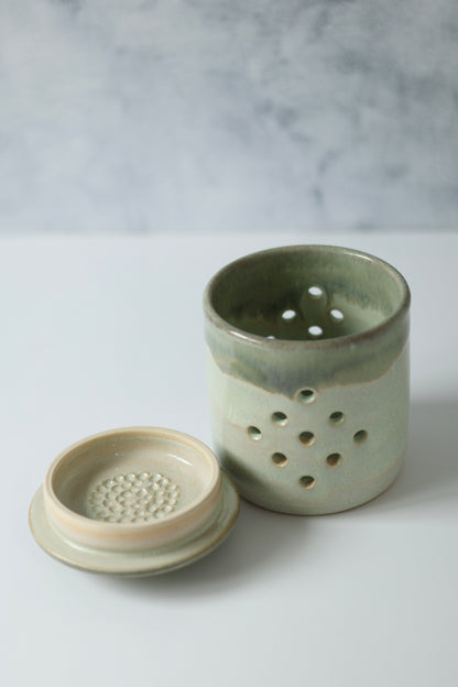 Garlic Keeper | Dewy Moss