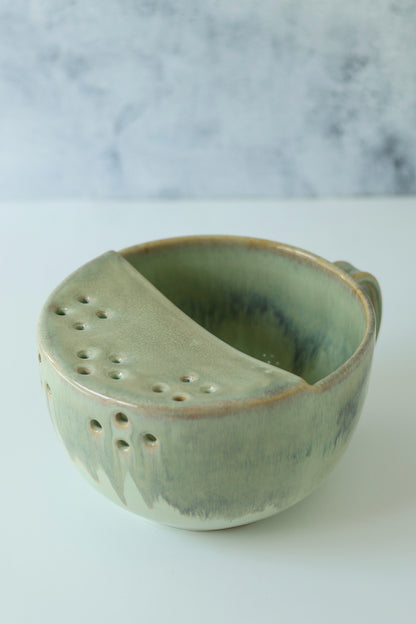 Berry Strainer Bowl | Dewy Moss